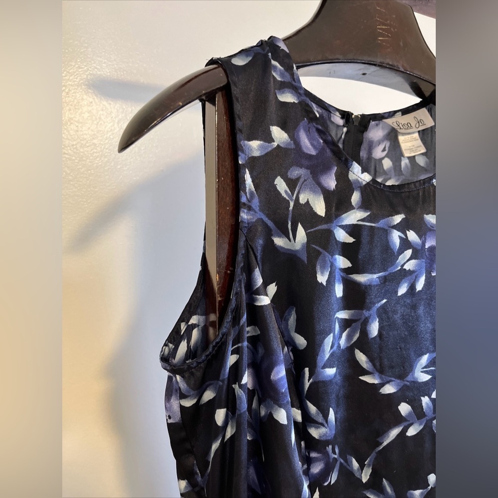 🌸 Lisa Jo Sleeveless Floral Midi Dress – Black & Blue – Size M 🌸 - Picture 3 of 6